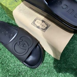 Gucci platform slide